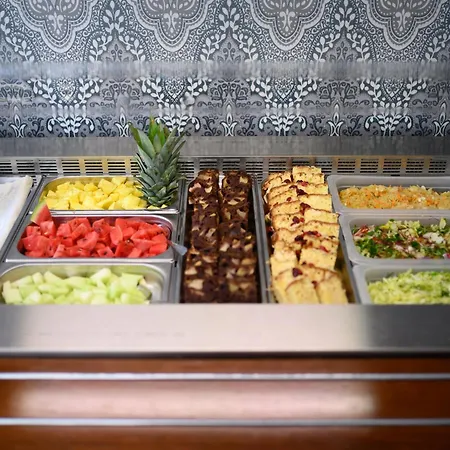 Moris מלון דירות 4*