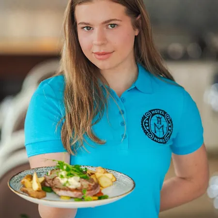 Moris מלון דירות 4*