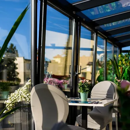 מלון דירות Moris 4*