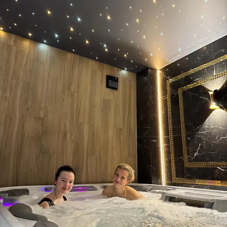 Moris Aparthotel 4*